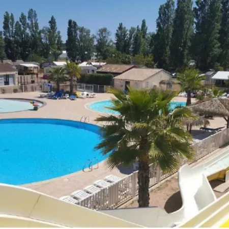 Campsite Charmant Mobilhome - 2 Chambres - Camping 4 Etoiles 4*