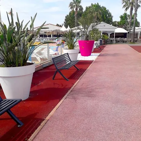 Campsite Charmant Mobilhome - 2 Chambres - Camping 4 Etoiles 4*